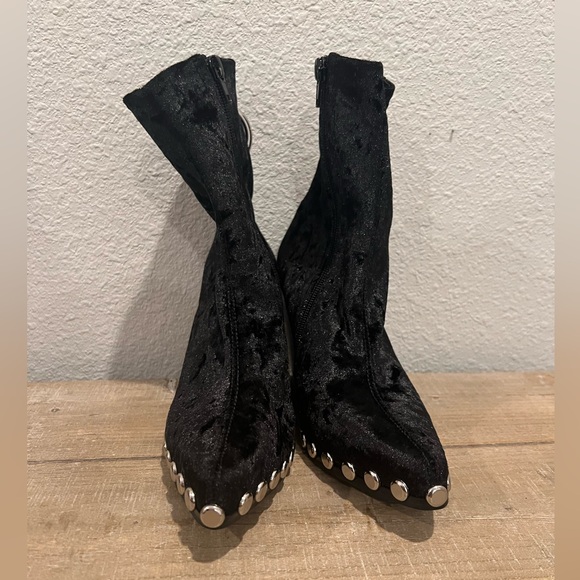 Jeffrey Campbell Walton Black Crushed Velvet Bootie Studded Size 5  NWOT - Picture 5 of 9